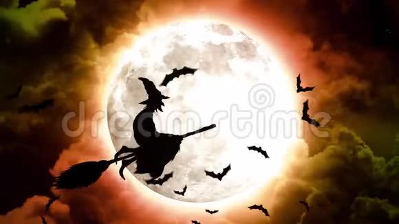红天和云中的万圣节蝙蝠和女巫视频的预览图