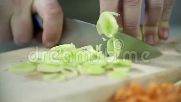 割菜等蔬菜视频的预览图