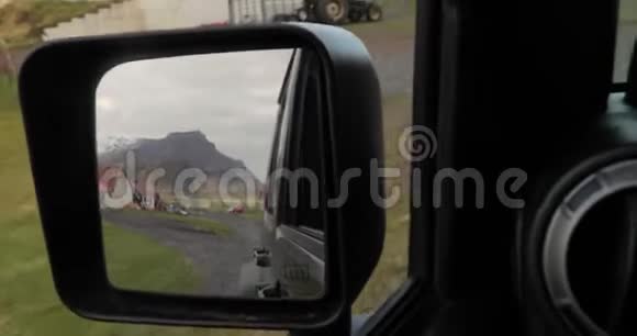 在冰岛乡村公路上开车视频的预览图
