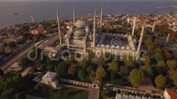 伊斯坦布尔蓝色清真寺的空中镜头土耳其4K视频的预览图