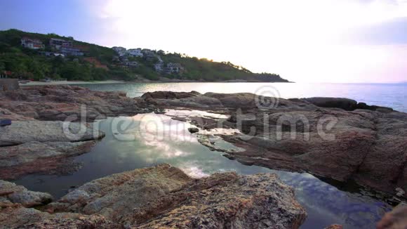 科岛岩石海岸日落时间视频的预览图