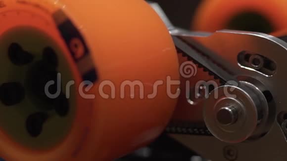 龙板电动马达轮齿轮装配碳板极限技术视频的预览图