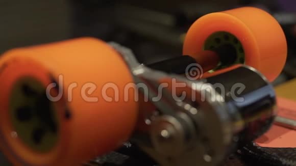 龙板电动马达轮齿轮装配碳板极限技术视频的预览图