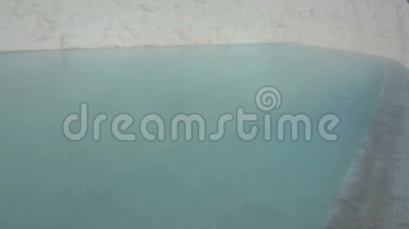 土耳其帕慕克凯尔有蓝色水的石灰视频的预览图