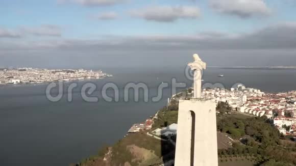 葡萄牙圣克里斯托里奥赖伊基督圣所的空中鸟景视频的预览图