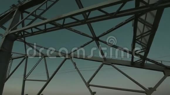 日落时分的桥视频的预览图
