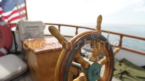 乘船出海到木甲板视频的预览图