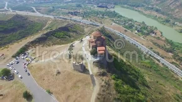 Mtskheta附近Jvary修道院的鸟瞰图视频的预览图