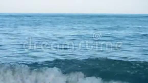 海蓝色天际线视频的预览图