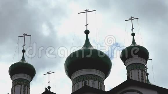 带有东正教十字架的深绿色圆顶视频的预览图