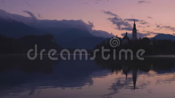 斯洛文尼亚布莱德湖与圣玛丽教堂的小岛设想视频视频的预览图