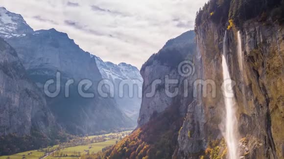 瑞士山瀑布村瑞士航空4k视频的预览图