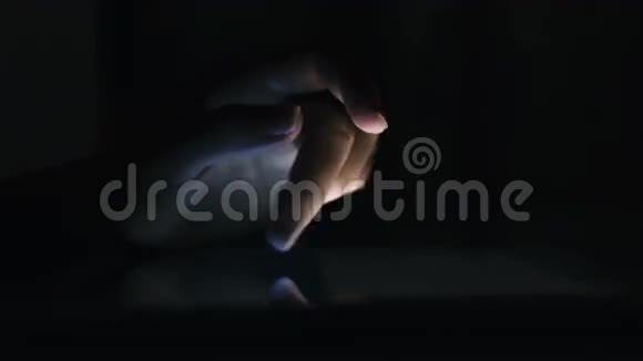 手触摸平板电脑视频的预览图