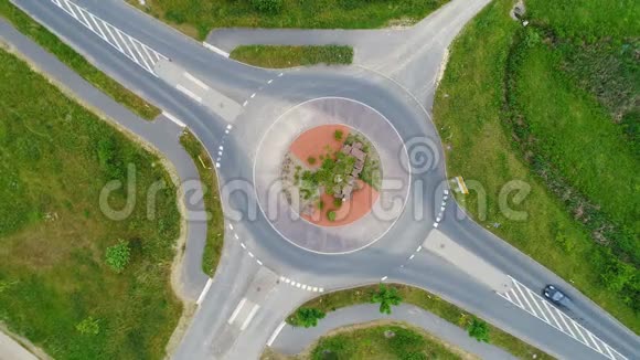 交通圈环形交叉路口和交通视频的预览图