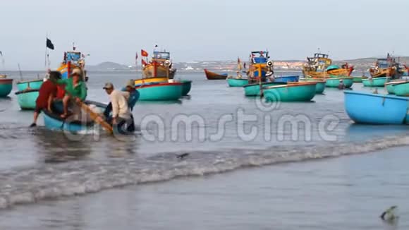 旅游越南传统渔船视频的预览图