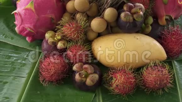 罗布坦龙果龙眼芒果芒果等奇异热带泰国水果的测定视频的预览图