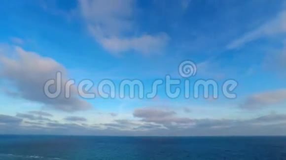 天空越过大海视频的预览图