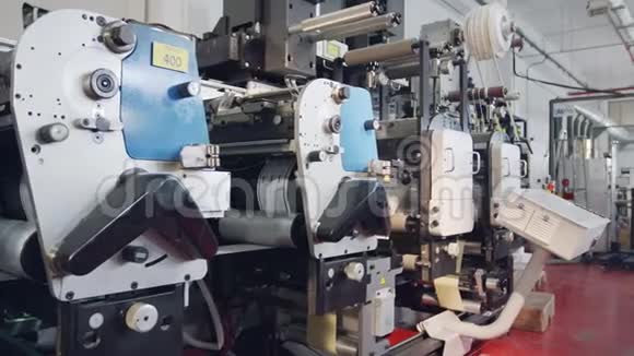 印刷厂大型印刷机视频的预览图
