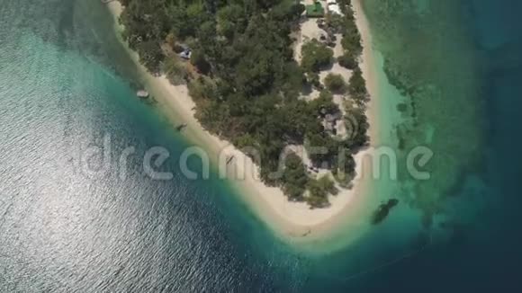 带海滩的热带岛屿普蒂波特视频的预览图