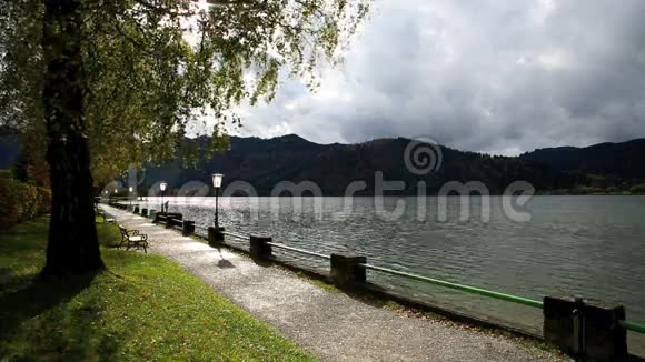 巴伐利亚湖施利耶在秋天视频的预览图