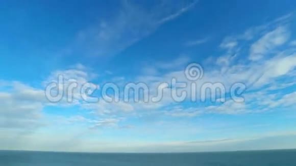 天空越过大海视频的预览图