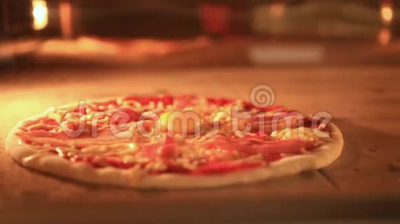 意大利披萨烘焙的时间推移速度视频的预览图