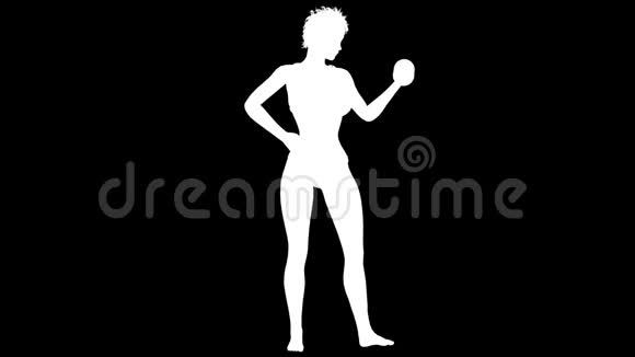 女孩举起一个哑铃阿尔法频道阿尔法冰铜全高清视频的预览图
