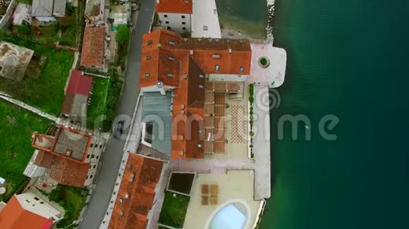 位于黑山科托尔湾海岸的精英酒店空中浅滩视频的预览图