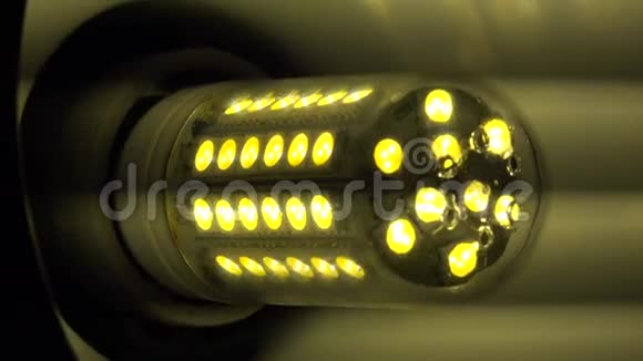 领光玉米灯放大与闪光4K超高清超高清视频的预览图