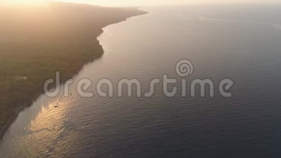 日落时的海岸线视频的预览图