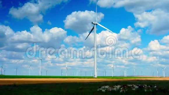 智慧利用自然资源的理念风力涡轮机时间缩短4k倾斜视频的预览图