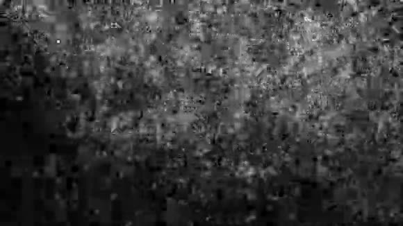 降雪背景是否孤立在黑色卢马冰上雪落的无缝环形背景56岁视频的预览图