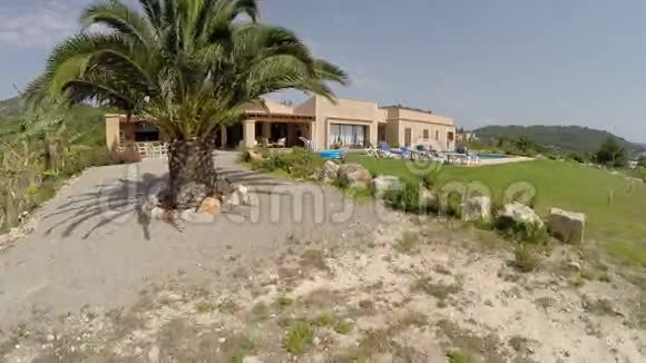 棕榈豪华芬卡和私人游泳池空中景观马略卡视频的预览图