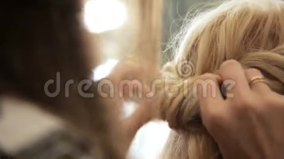 美容美发美容美发发型金发视频的预览图