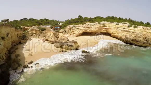 普拉亚德阿尔班代拉卡拉穆耶拉拉戈亚阿尔加维葡萄牙视频的预览图