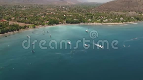 海上的海景摩托艇视频的预览图