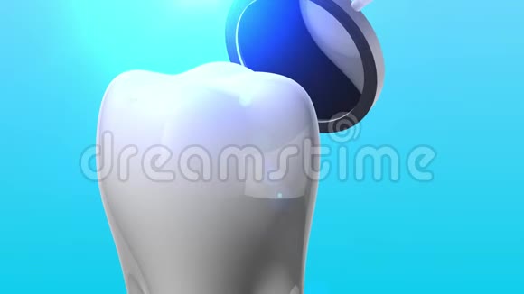 蓝色背景三维动画中的牙齿和牙齿工具视频的预览图