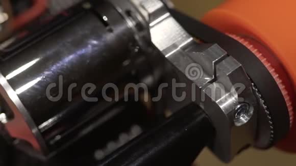 长板电机和齿轮装配碳板极限技术视频的预览图