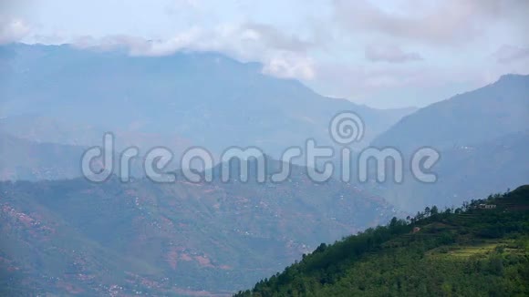 雄伟的喜马拉雅山山景视频的预览图
