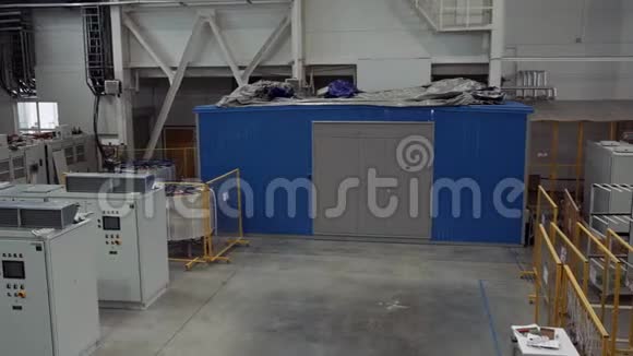 发电机保护柜保护柜进行自动化生产视频的预览图
