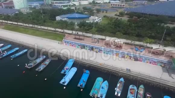 南韩釜山萨哈古亚洲布奈齐亚江林港鸟瞰图视频的预览图