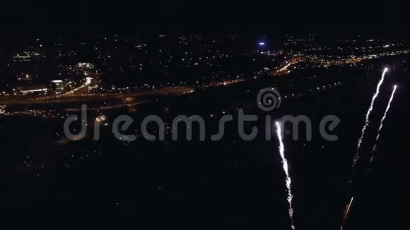 烟花的夜间空中拍摄视频的预览图