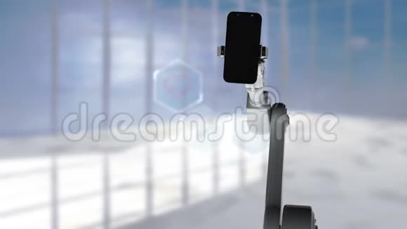数字生成的视频白色机器人手臂手持手机显示医疗图标在scree上视频的预览图