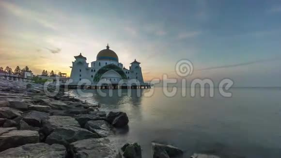 时光流逝日出在浮动清真寺马六甲海峡放大视频的预览图