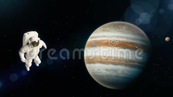 太空宇航员正在木星上空飞行视频的预览图