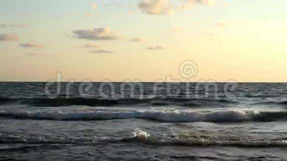 夏日沙滩编织蓝色视频视频的预览图