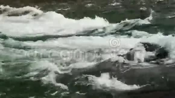快山河水流视频的预览图
