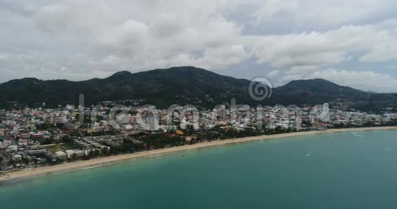 普吉巴通海滩美丽的鸟瞰图视频的预览图