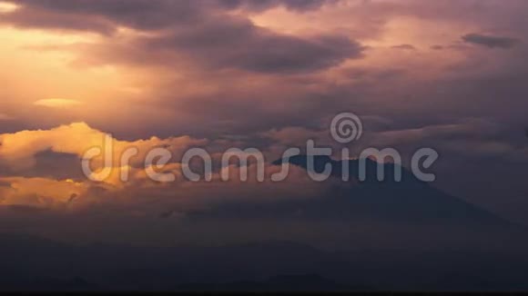 夕阳与云彩的时光流逝视频的预览图