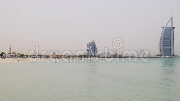 迪拜城市日光海滩生活著名酒店4k阿联酋视频的预览图